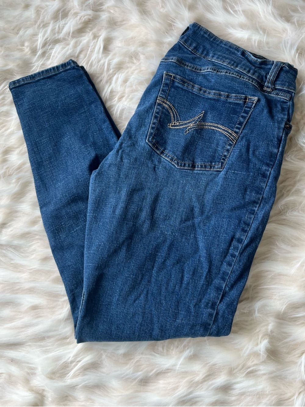 Wrangler Skinny Jeans Women's 13x30 Mid Rise Skinny Medium Wash